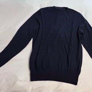Men’s sweater.